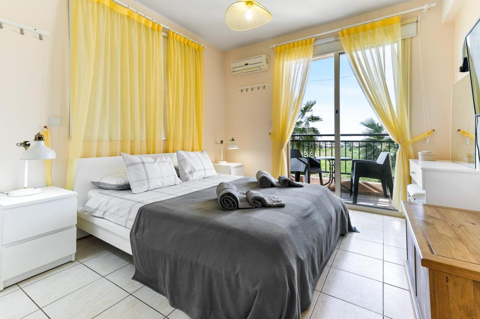 Sunny View - A Stunning Apartment With Private Rooftop Pafos Dış mekan fotoğraf