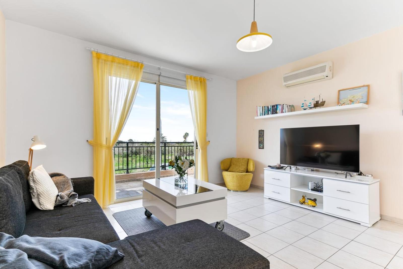 Sunny View - A Stunning Apartment With Private Rooftop Pafos Dış mekan fotoğraf