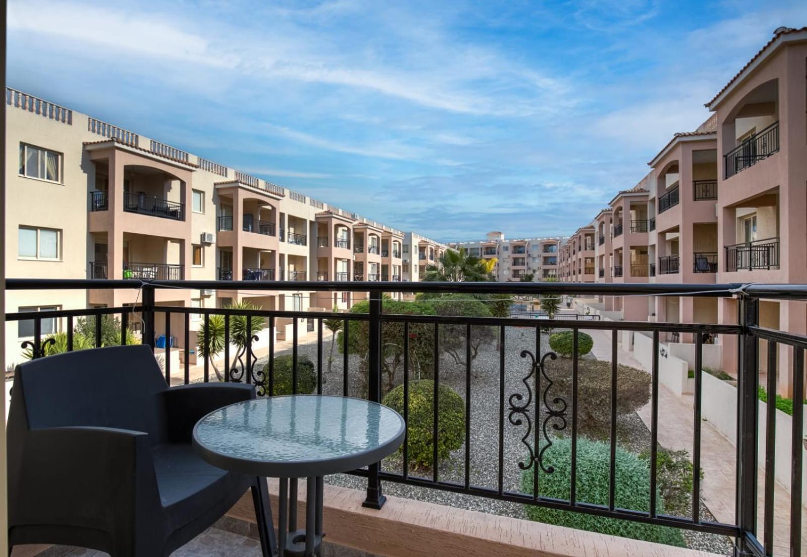 Sunny View - A Stunning Apartment With Private Rooftop Pafos Dış mekan fotoğraf