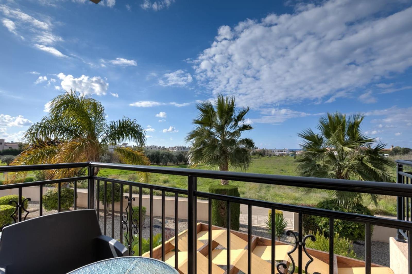 Sunny View - A Stunning Apartment With Private Rooftop Pafos Dış mekan fotoğraf