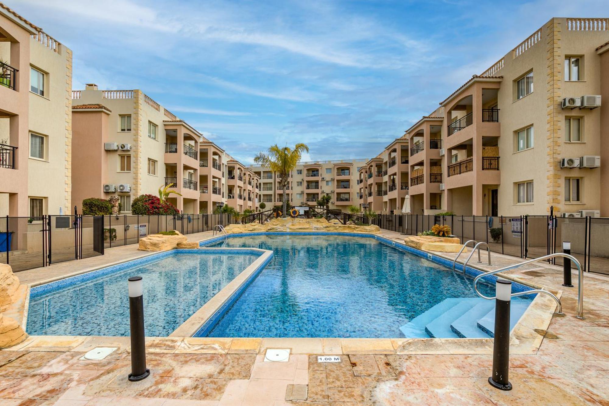 Sunny View - A Stunning Apartment With Private Rooftop Pafos Dış mekan fotoğraf